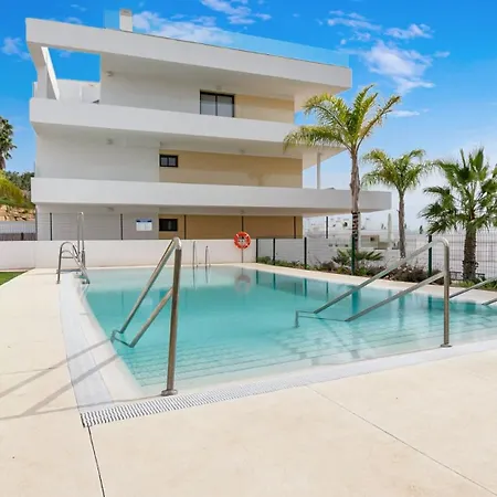 דירה Vivi Homes - Roli Pool, Terrace, Golf & אסטפונה
